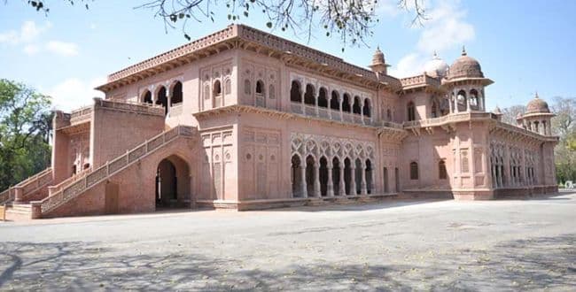 Aitchison College